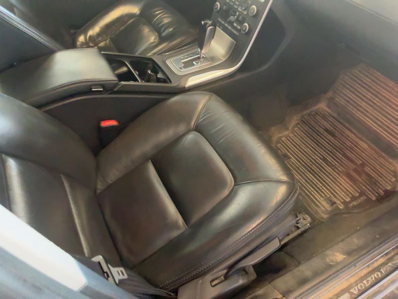 Volvo XC70 2.4 D5 Summum AWD — zdjęcie 11