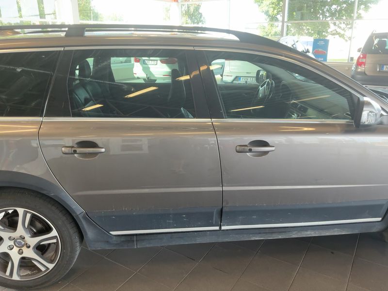 Volvo XC70 2.4 D5 Summum AWD — zdjęcie 7