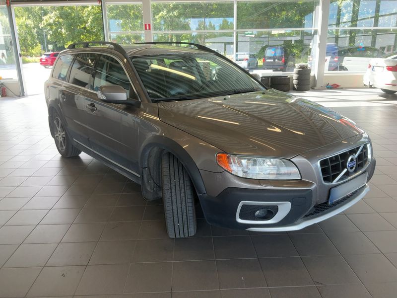 Volvo XC70 2.4 D5 Summum AWD — zdjęcie 8