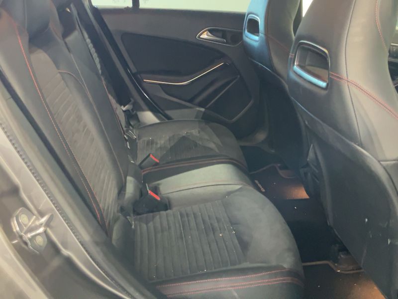 Mercedes-Benz CLA-Klasse CLA 200 d Shooting Brake 4Matic Premium — zdjęcie 14