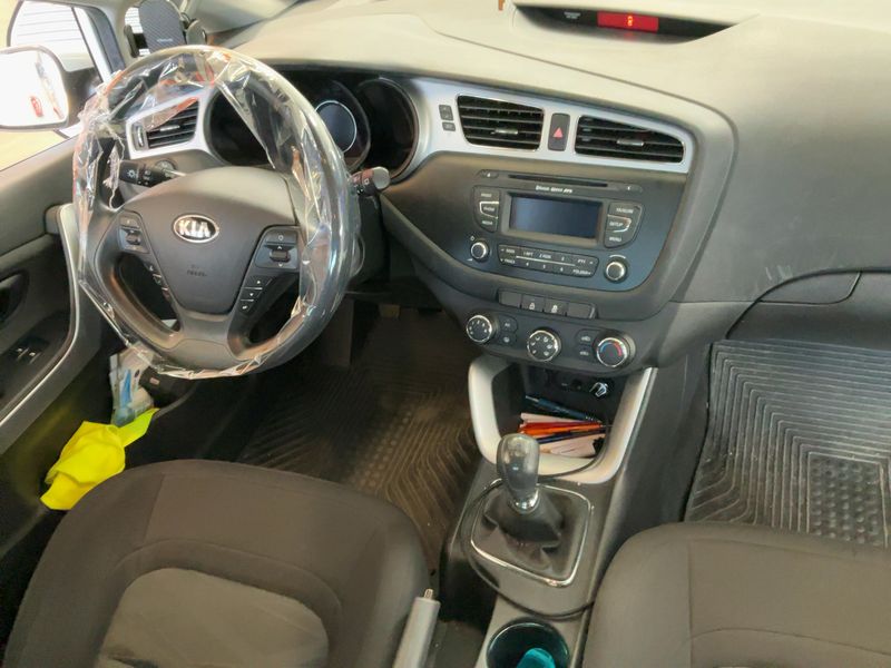 Kia pro_cee'd 1.4 Titan — zdjęcie 12