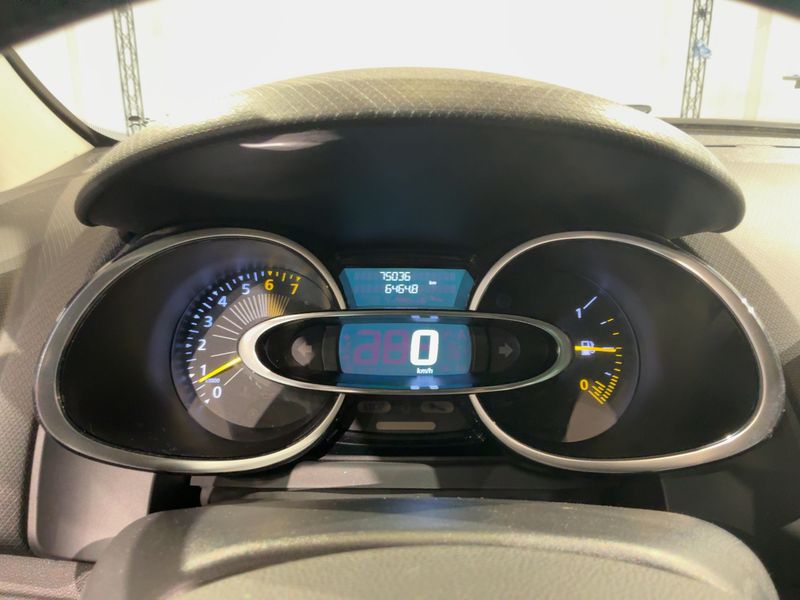 Renault Clio 1.2 Limited — zdjęcie 13