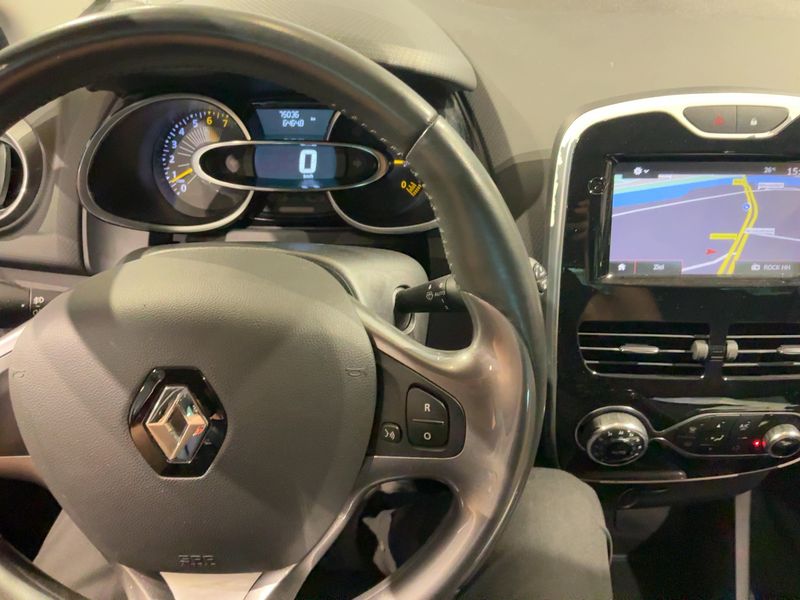 Renault Clio 1.2 Limited — zdjęcie 12