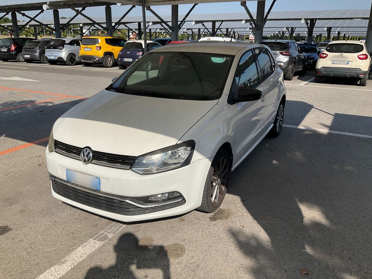 Volkswagen Polo 2015 — photo 1