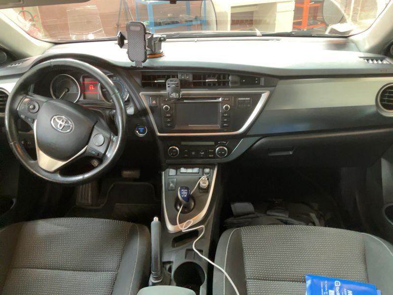 Toyota Auris Touring Sports 1.8 Hybrid Active — zdjęcie 12