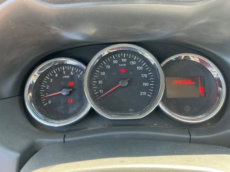 Dacia Duster 1.5 dCi Laureate 4x4 — zdjęcie 13