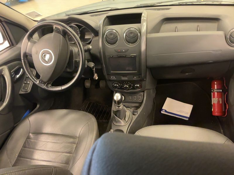 Dacia Duster 1.5 dCi Laureate 4x4 — zdjęcie 12