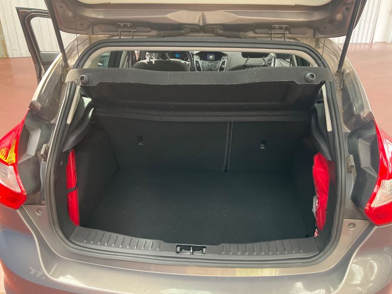 Ford Focus 1.6 TDCi Titanium 2012 – снимка 15