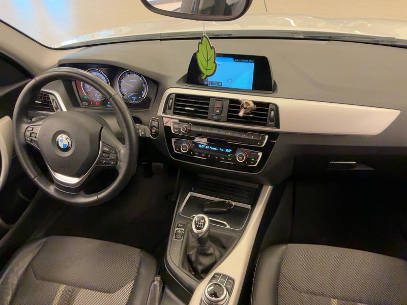 BMW 1er 118d xDrive Advantage 2018 – снимка 17