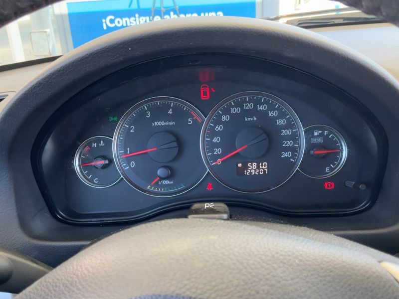 Subaru Legacy 2.0 Diesel Outback Limited — zdjęcie 13