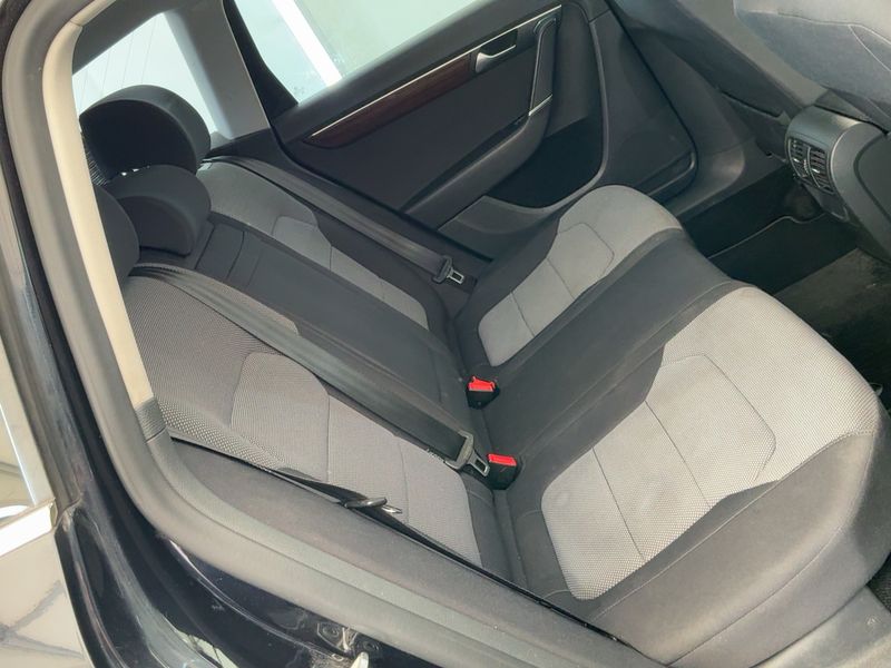 Volkswagen Passat 2.0 TDI Comfortline BlueMotion Tech — zdjęcie 14