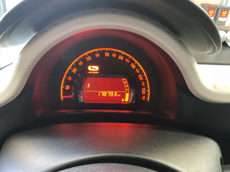 Renault Twingo 1.0 SCe Zen — zdjęcie 4