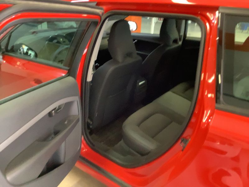 Volvo V70 1.6 T4 Kinetic — zdjęcie 14