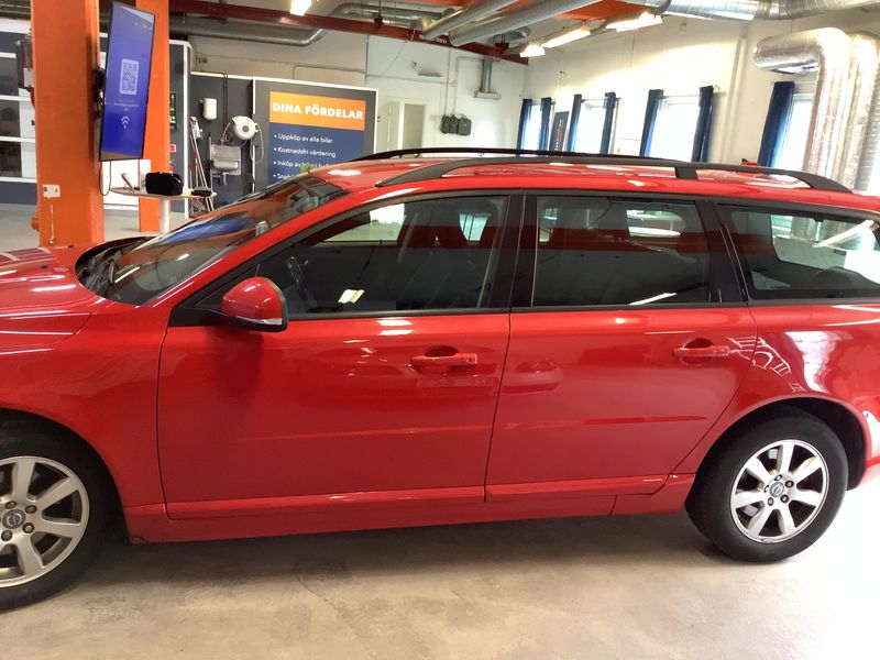 Volvo V70 1.6 T4 Kinetic — zdjęcie 4