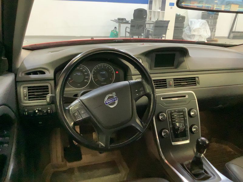Volvo V70 1.6 T4 Kinetic — zdjęcie 12
