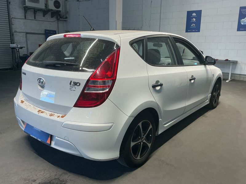 Hyundai i30 1.4 Classic — zdjęcie 2