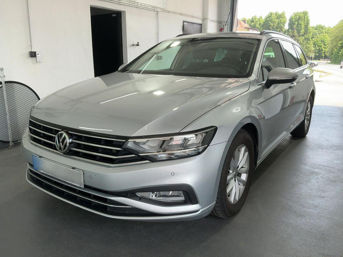 Volkswagen Passat 2019 — photo 1