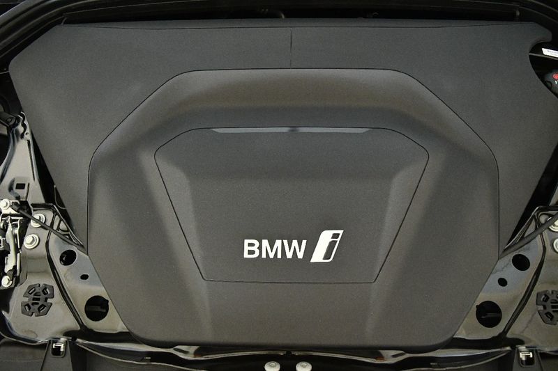 BMW iX1 eDrive 20 xLine — zdjęcie 8