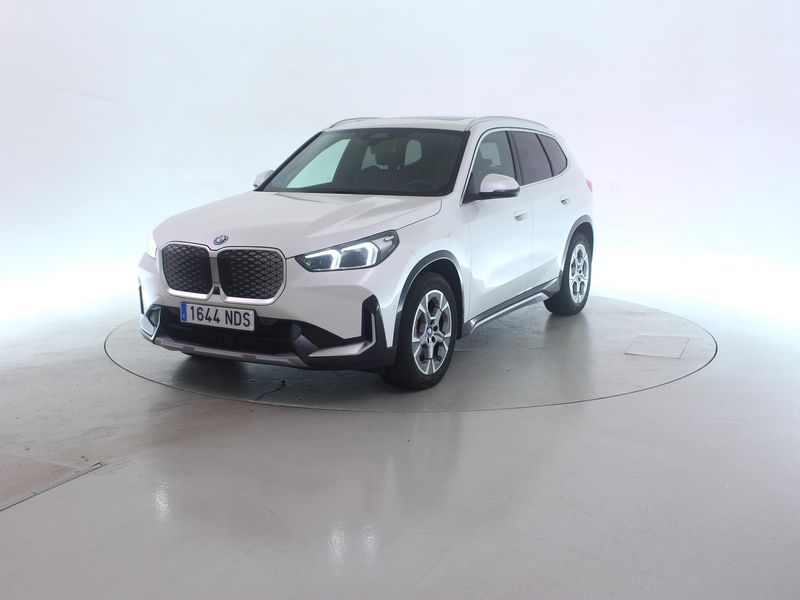BMW iX1 eDrive 20 xLine — zdjęcie 2