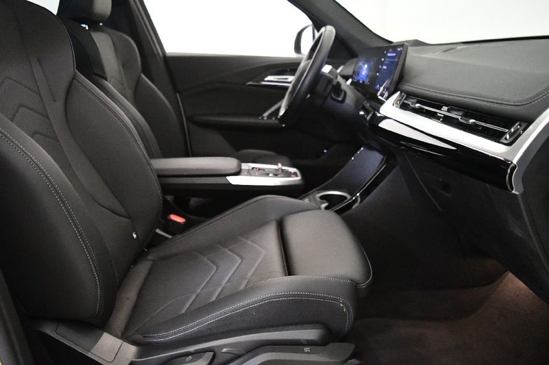 BMW iX1 eDrive 20 xLine — zdjęcie 10
