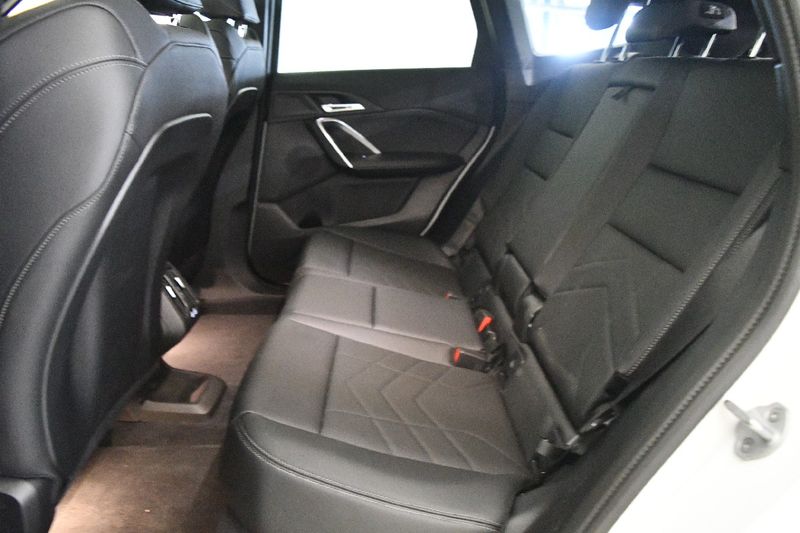 BMW iX1 eDrive 20 xLine — zdjęcie 13