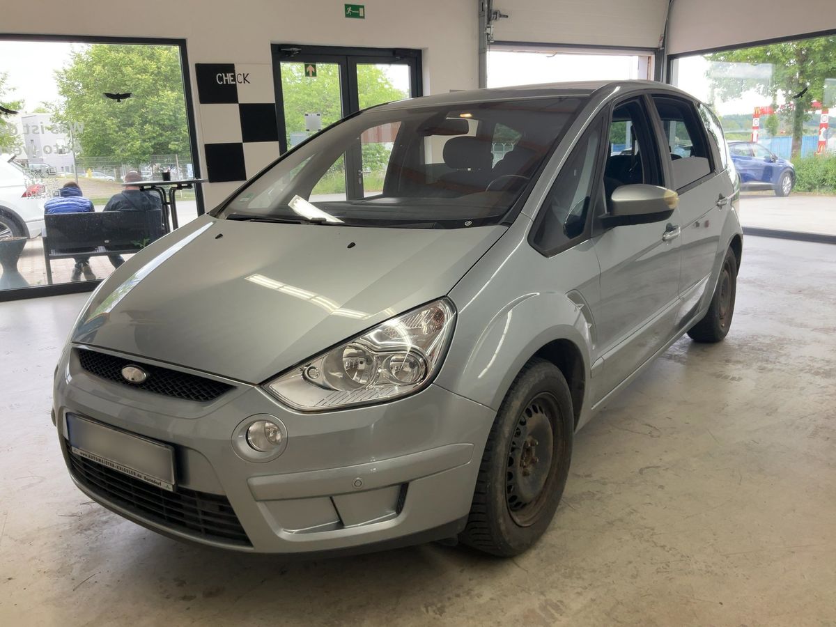 Ford S-Max 2010 — photo 1