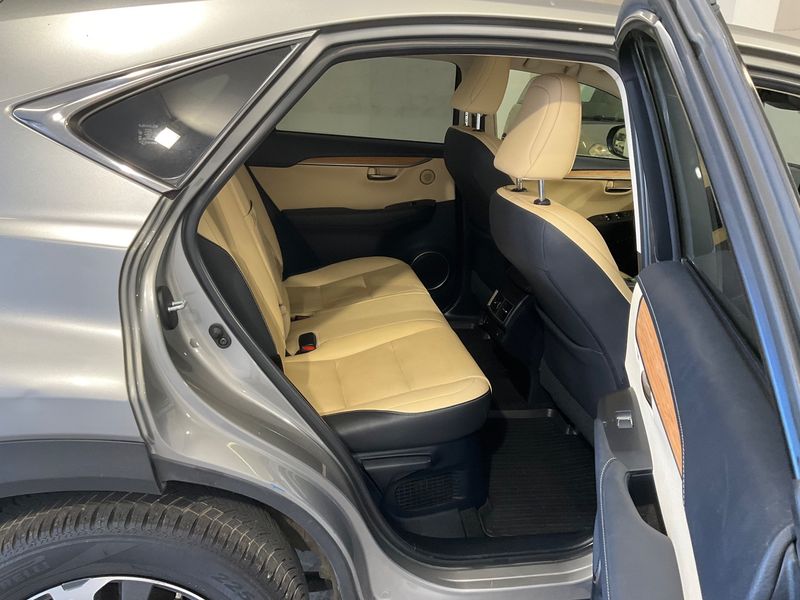 Lexus NX-Serie NX 300h E-Four Luxury Line — zdjęcie 14