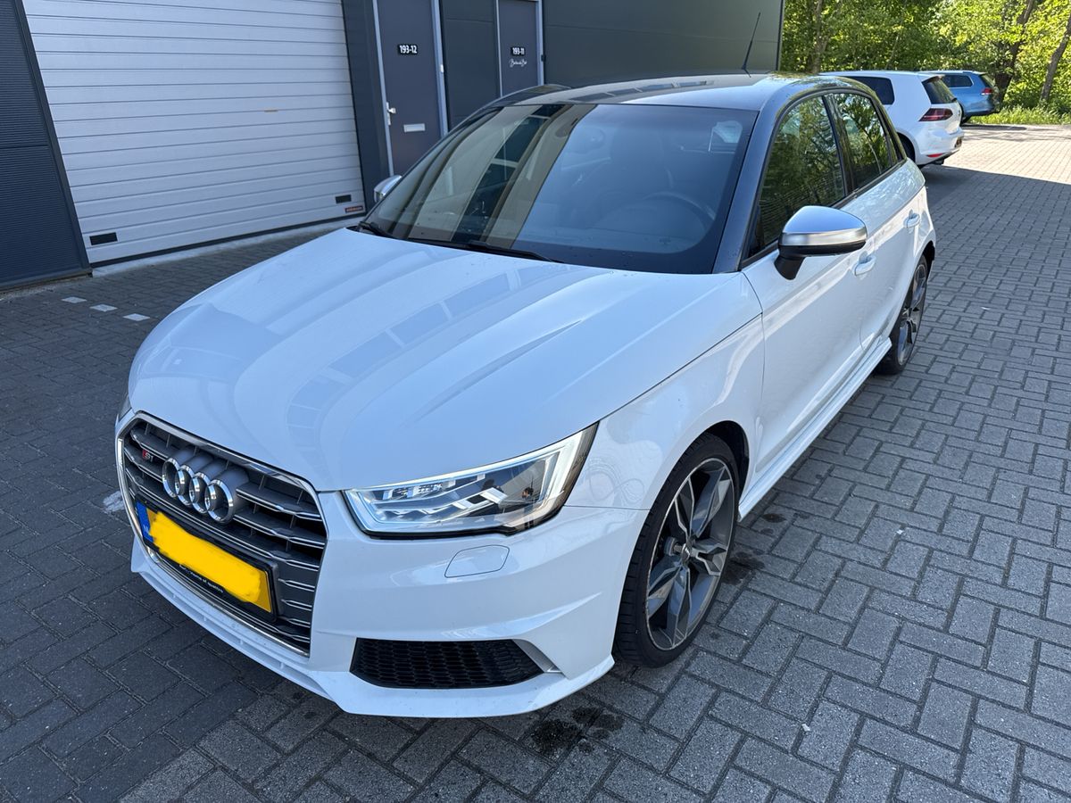 Audi S1 2014
