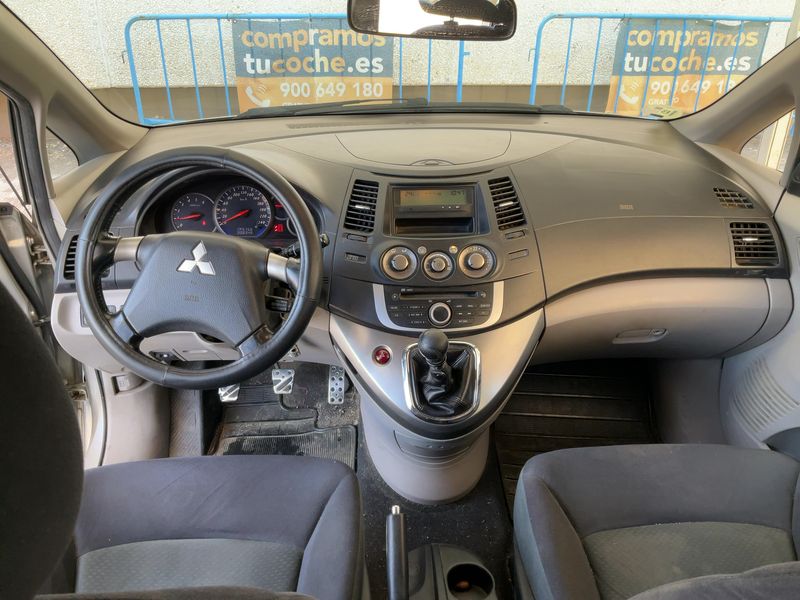 Mitsubishi Grandis 2.0 DI-D Intense — zdjęcie 12