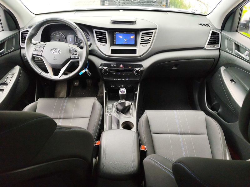 Hyundai Tucson 1.6 Essence BlueDrive 2WD — zdjęcie 11