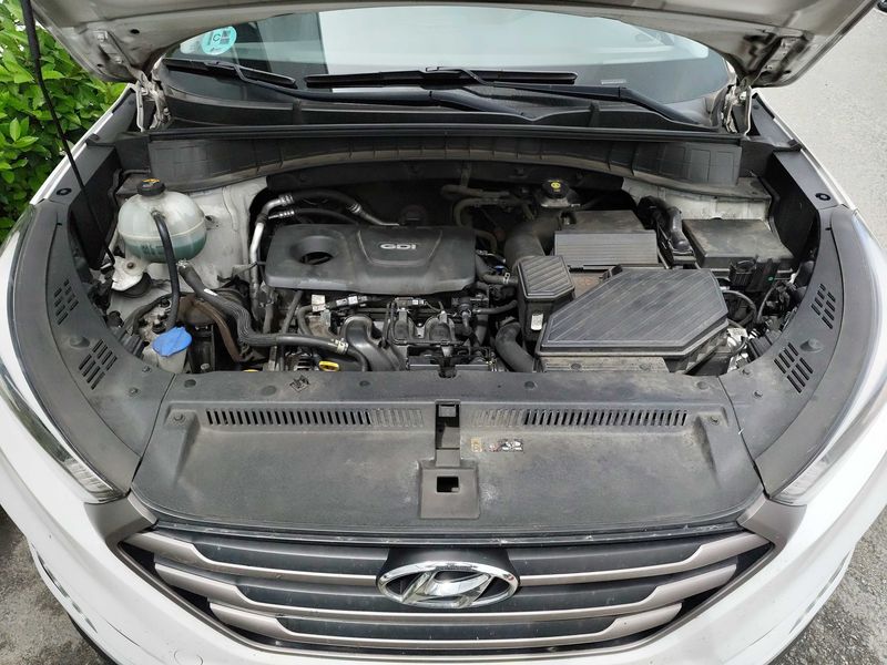 Hyundai Tucson 1.6 Essence BlueDrive 2WD — zdjęcie 8