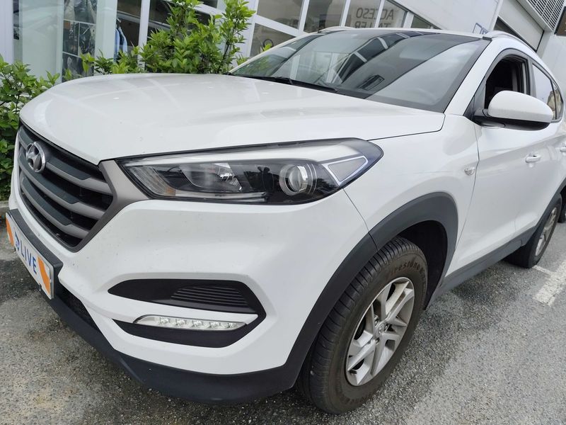 Hyundai Tucson 1.6 Essence BlueDrive 2WD — zdjęcie 2