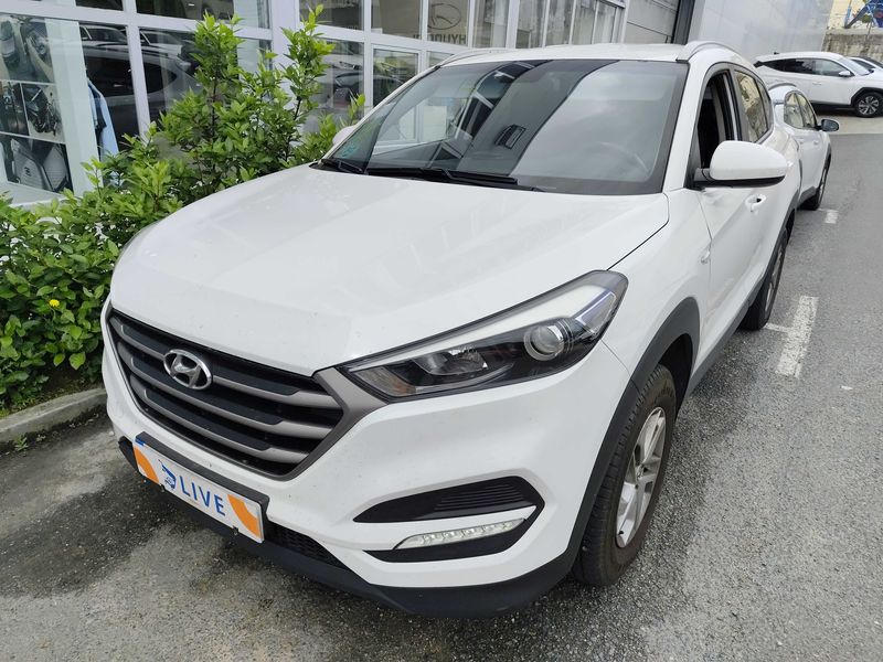 Hyundai Tucson 1.6 Essence BlueDrive 2WD — zdjęcie 1