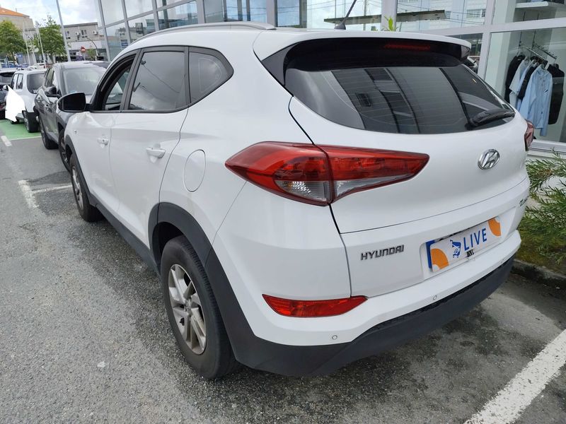 Hyundai Tucson 1.6 Essence BlueDrive 2WD — zdjęcie 3