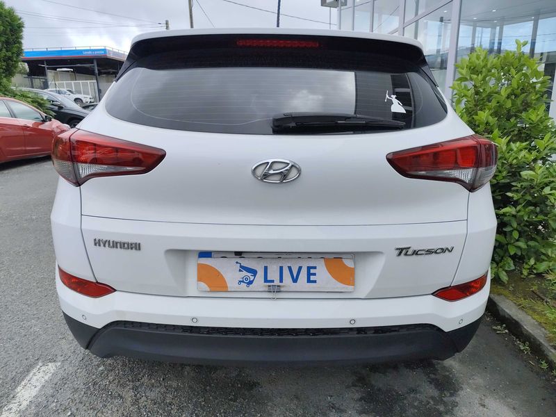 Hyundai Tucson 1.6 Essence BlueDrive 2WD — zdjęcie 4