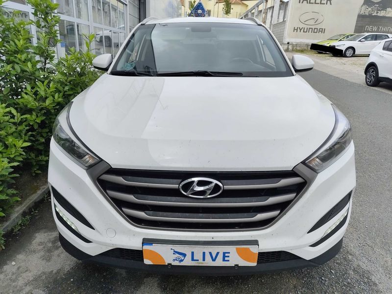 Hyundai Tucson 1.6 Essence BlueDrive 2WD — zdjęcie 7