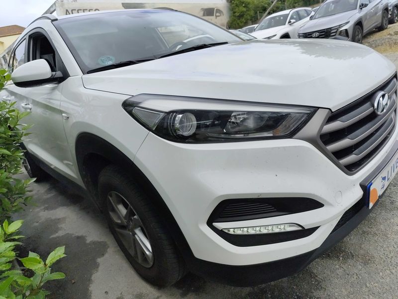 Hyundai Tucson 1.6 Essence BlueDrive 2WD — zdjęcie 6