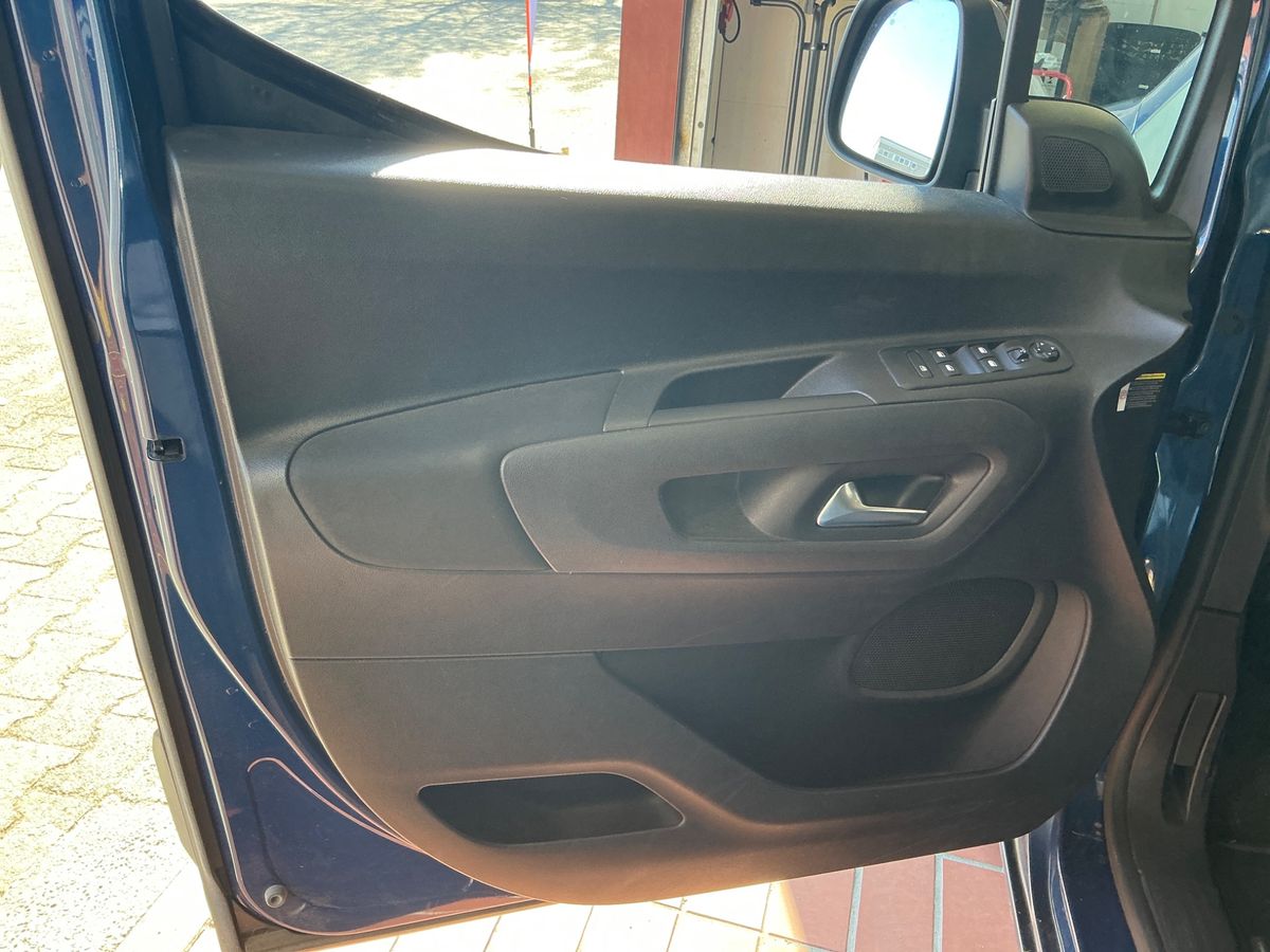 Opel Combo 2019 — photo 28