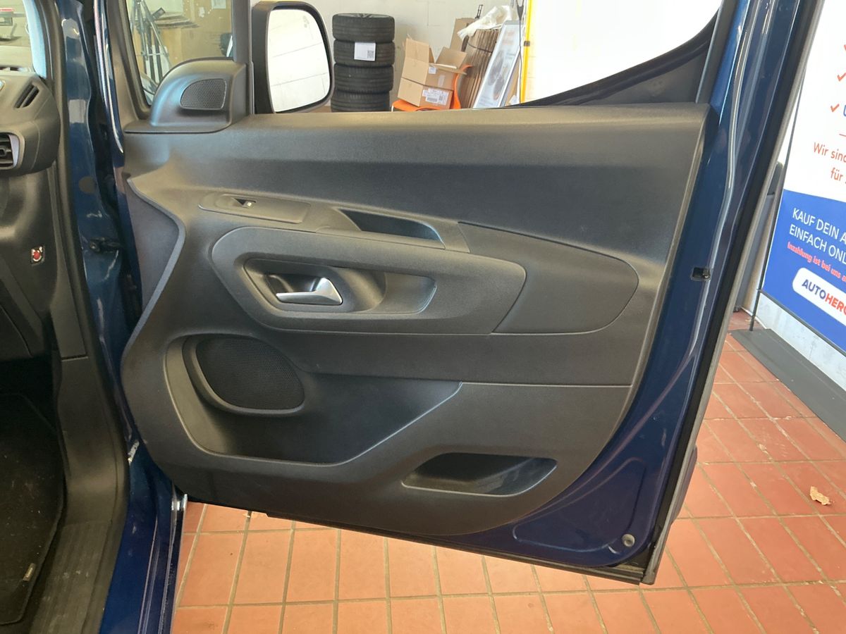 Opel Combo 2019 — photo 32