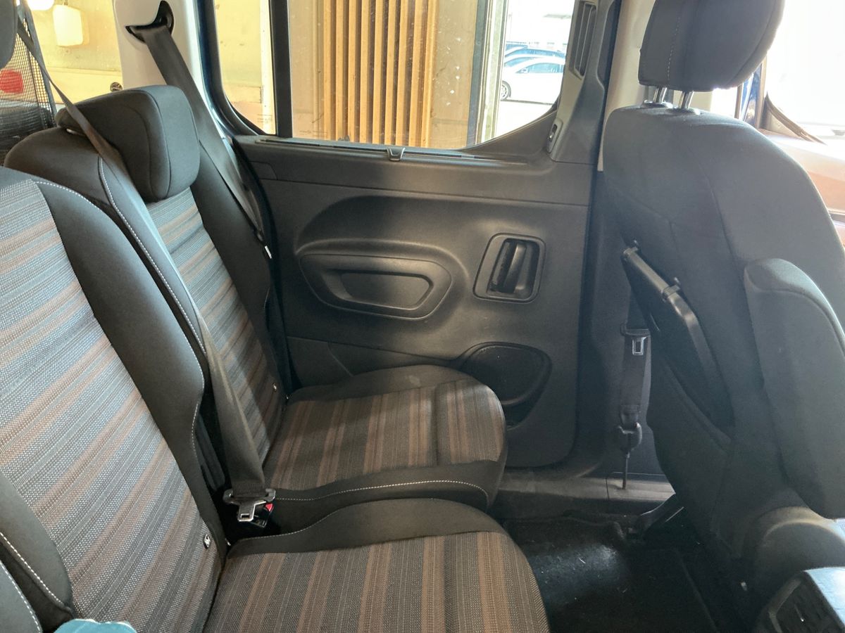 Opel Combo 2019 — photo 31