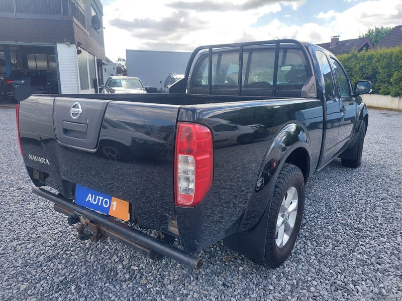 Nissan Navara Pick-up 2.5 dCi King Cab XE 4x4 — zdjęcie 5
