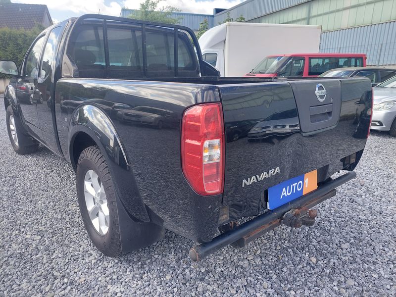 Nissan Navara Pick-up 2.5 dCi King Cab XE 4x4 — zdjęcie 3