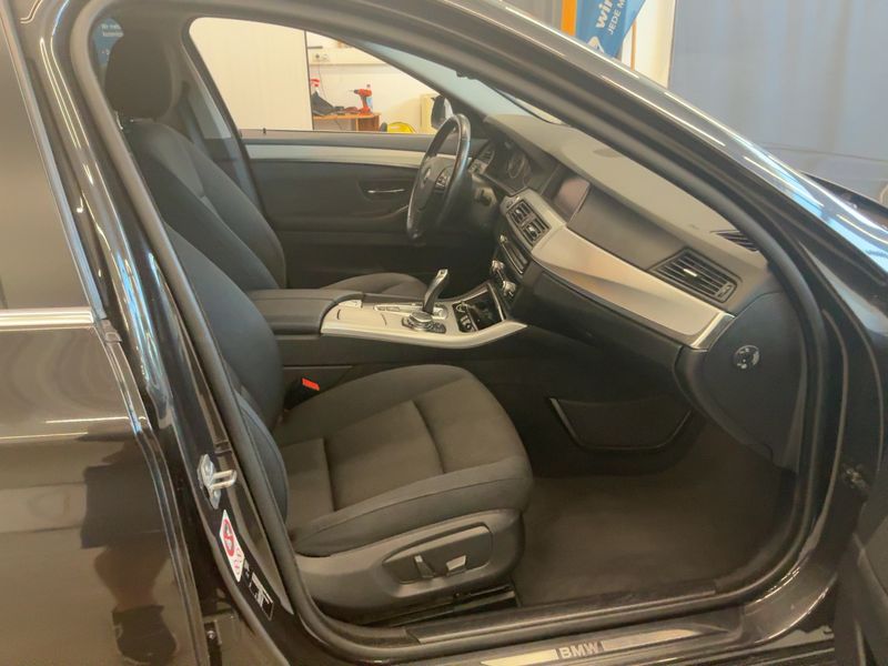 BMW 5er 530d xDrive 2016 – снимка 17