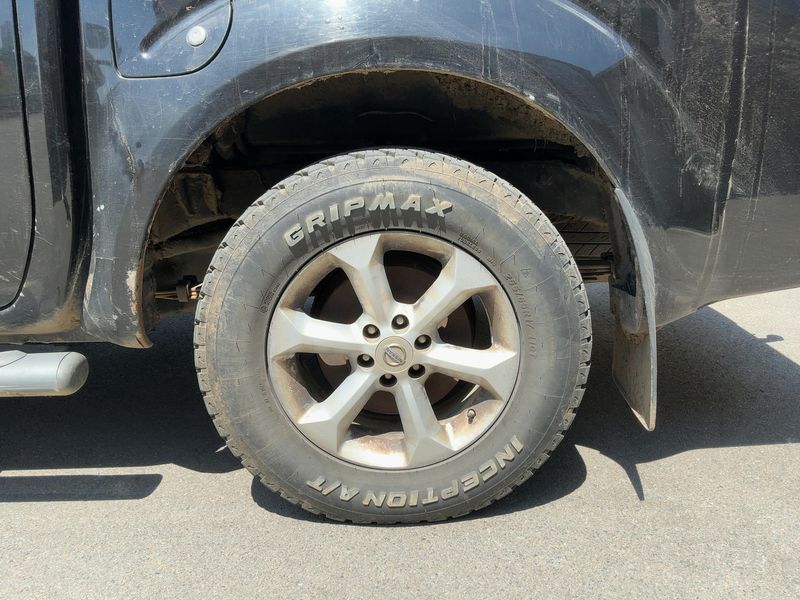 Nissan Navara Pick-up 2.5 dCi Double Cab LE 4x4 2011 – снимка 5