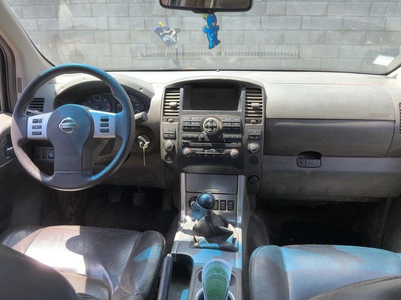 Nissan Navara Pick-up 2.5 dCi Double Cab LE 4x4 — zdjęcie 12