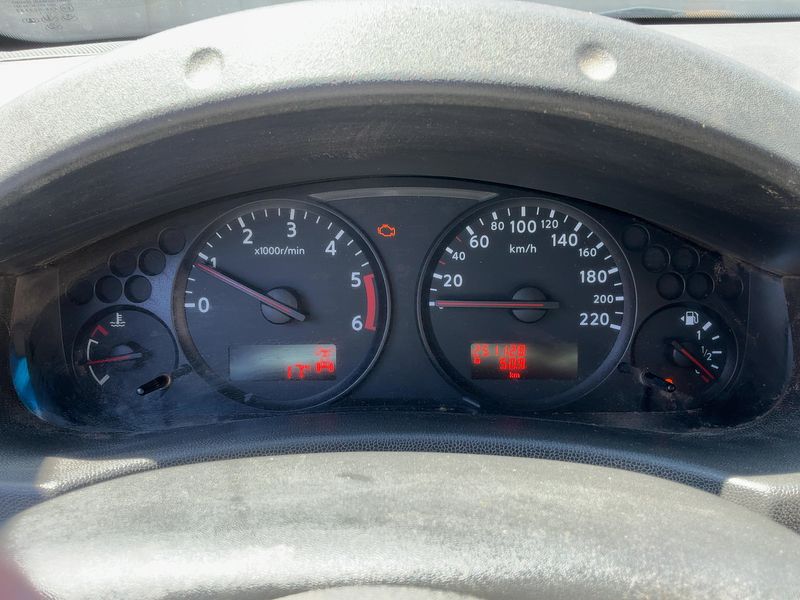 Nissan Navara Pick-up 2.5 dCi Double Cab LE 4x4 — zdjęcie 13