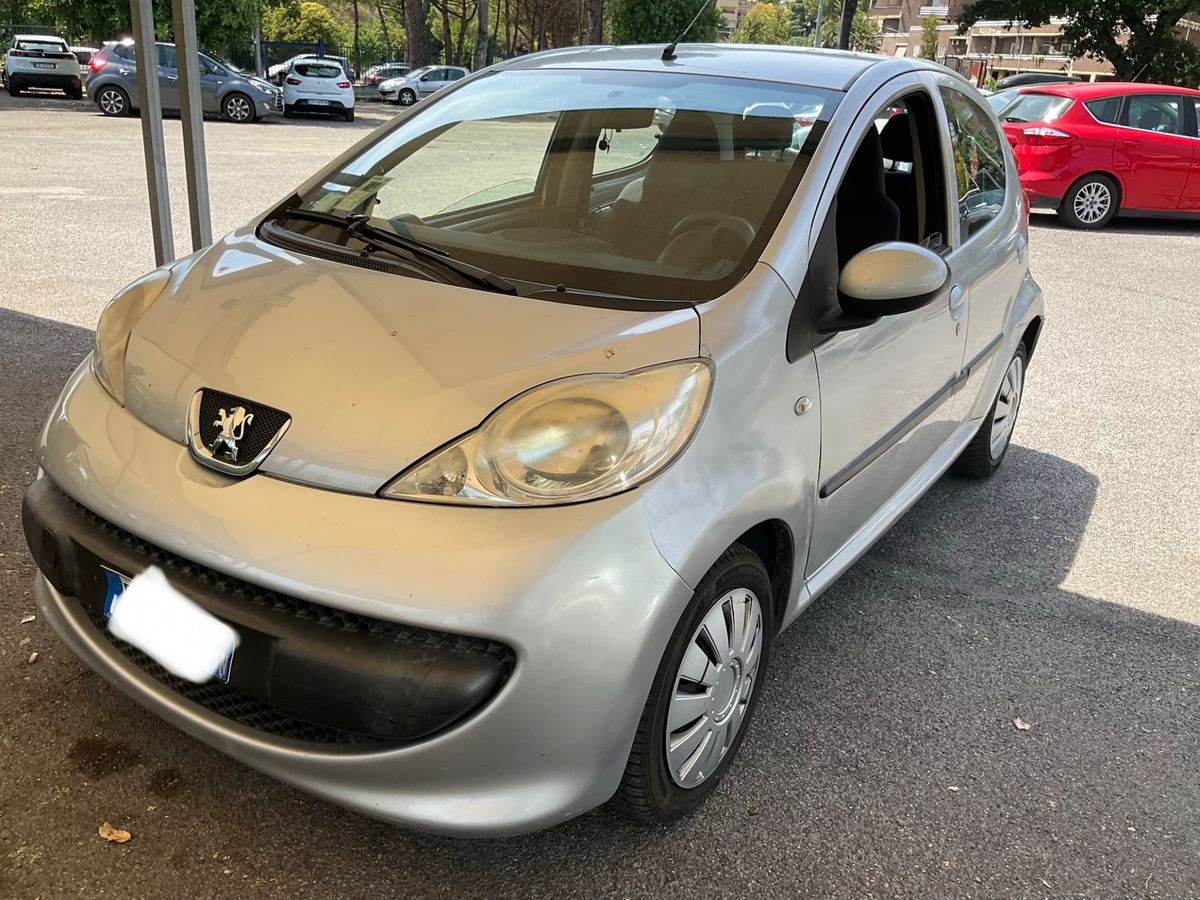 Peugeot 107 2006 — photo 1