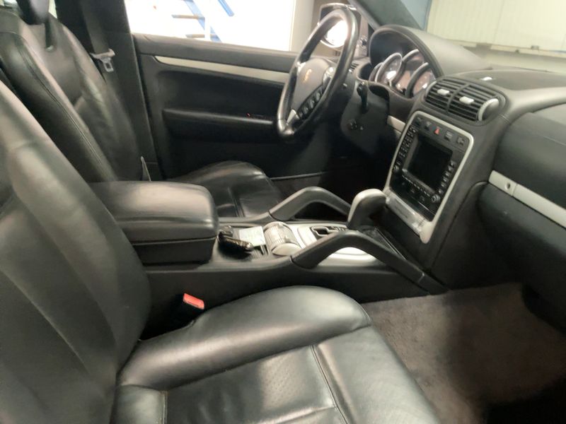 Porsche Cayenne Turbo — zdjęcie 11