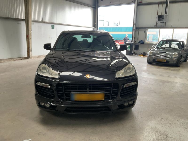 Porsche Cayenne Turbo — zdjęcie 9