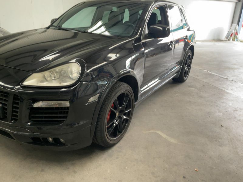 Porsche Cayenne Turbo — zdjęcie 2